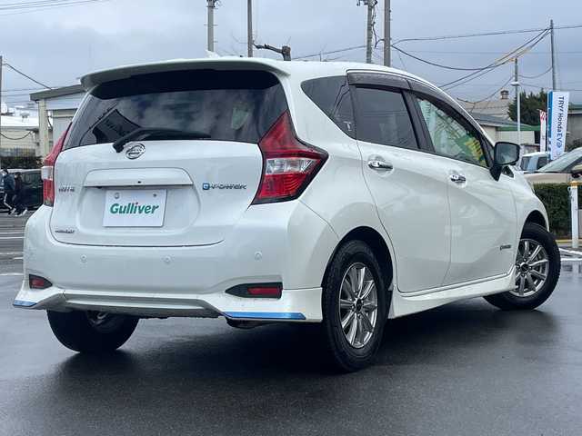 日産 ノート e－パワー メダリスト 長野県 2017(平29)年 6.4万km ブリリアントホワイトパール 純正SDナビ/(MM316D-W)/フルセグTV/全周囲カメラ/BluetoothAudio/ステアリングスイッチ/社外14インチアルミホイール/純正ドライブレコーダー/純正エンジンスターター/レーンキープアシスト/衝突軽減ブレーキ/DVD再生可能/LEDヘッドライト/純正フルエアロ/横滑り防止/ウインカーミラー/スマートキー/オートライト
