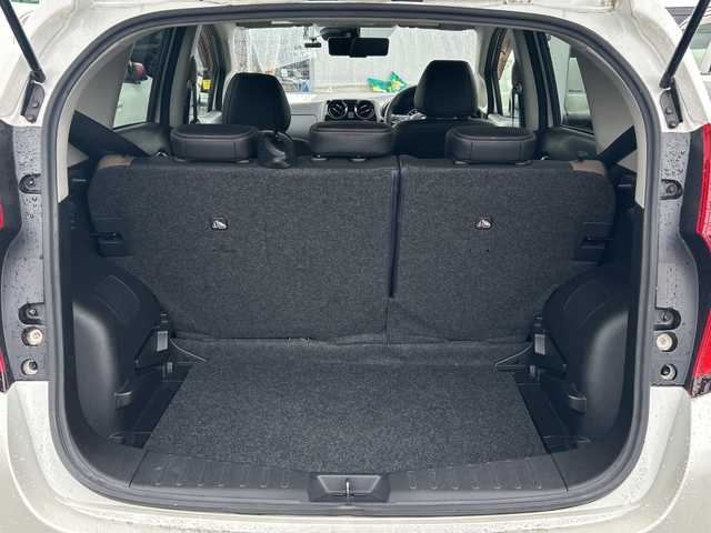 日産 ノート e－パワー メダリスト 長野県 2017(平29)年 6.4万km ブリリアントホワイトパール 純正SDナビ/(MM316D-W)/フルセグTV/全周囲カメラ/BluetoothAudio/ステアリングスイッチ/社外14インチアルミホイール/純正ドライブレコーダー/純正エンジンスターター/レーンキープアシスト/衝突軽減ブレーキ/DVD再生可能/LEDヘッドライト/純正フルエアロ/横滑り防止/ウインカーミラー/スマートキー/オートライト