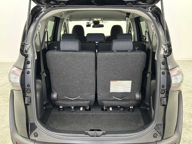 トヨタ シエンタ G 宮城県 2017(平29)年 3.9万km ブラックマイカ 禁煙車/トヨタセーフティセンス/・レーンディバーチャーアラート/・オートマチックハイビーム/・プリクラッシュセーフティーシステム/両側パワースライドドア/社外7インチナビ/（BT.CD.DVD.SD.Ipod.USB.AUX）/バックカメラ/フルセグテレビ/前後ドライブレコーダー/ビルトインETC/革巻きステアリンんぐ/ステアリングスイッチ/プッシュスタート/スマートキー/純正フロアマット/純正ドアバイザー/社外15インチアルミホイール/LEDヘッドライト/フォグランプ/横滑り防止機能/アイドリングストップ