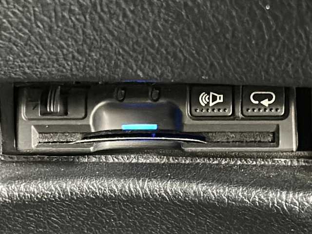 トヨタ シエンタ G 宮城県 2017(平29)年 3.9万km ブラックマイカ 禁煙車/トヨタセーフティセンス/・レーンディバーチャーアラート/・オートマチックハイビーム/・プリクラッシュセーフティーシステム/両側パワースライドドア/社外7インチナビ/（BT.CD.DVD.SD.Ipod.USB.AUX）/バックカメラ/フルセグテレビ/前後ドライブレコーダー/ビルトインETC/革巻きステアリンんぐ/ステアリングスイッチ/プッシュスタート/スマートキー/純正フロアマット/純正ドアバイザー/社外15インチアルミホイール/LEDヘッドライト/フォグランプ/横滑り防止機能/アイドリングストップ