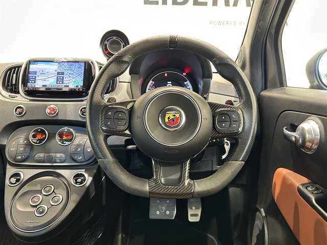 アバルト ５９５ コンペティツィオーネ 福岡県 2018(平30)年 4.1万km グレー ブレンボ赤キャリパー　/サベルトシート　/カロッツェリアナビ　/フルセグＴＶ　/ＣＤ　/ＤＶＤ　/Ｂｌｕｅｔｏｏｔｈ　/バックカメラ　/ＥＴＣ　/右ハンドル　/オートマ　/キセノン　/茶シート　/純正１７ＡＷ　/前後ドラレコ