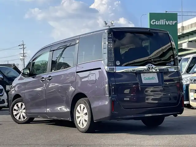 トヨタ ヴォクシー X 愛知県 2015(平27)年 10.4万km ダークバイオレットマイカメタリック ワンオーナー/純正SDナビ/（AM/FM/SD/CD/DVD/BT)/フルセグTV/バックカメラ/ビルトインETC/プッシュスタート/アイドリングストップ/ステアリングスィッチ/助手席側パワースライドドア/LEDヘッドライト/スマートキー/スペアキー/ドアバイザー/フロアマット