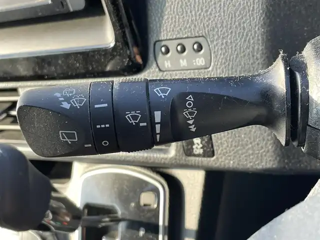 トヨタ ヴォクシー X 愛知県 2015(平27)年 10.4万km ダークバイオレットマイカメタリック ワンオーナー/純正SDナビ/（AM/FM/SD/CD/DVD/BT)/フルセグTV/バックカメラ/ビルトインETC/プッシュスタート/アイドリングストップ/ステアリングスィッチ/助手席側パワースライドドア/LEDヘッドライト/スマートキー/スペアキー/ドアバイザー/フロアマット