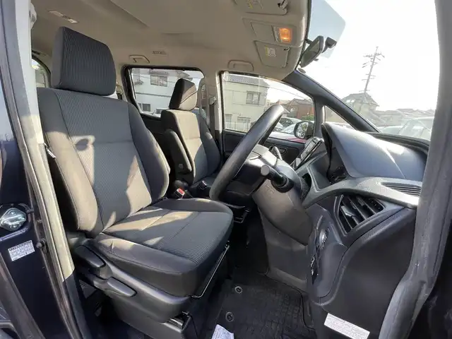 トヨタ ヴォクシー X 愛知県 2015(平27)年 10.4万km ダークバイオレットマイカメタリック ワンオーナー/純正SDナビ/（AM/FM/SD/CD/DVD/BT)/フルセグTV/バックカメラ/ビルトインETC/プッシュスタート/アイドリングストップ/ステアリングスィッチ/助手席側パワースライドドア/LEDヘッドライト/スマートキー/スペアキー/ドアバイザー/フロアマット