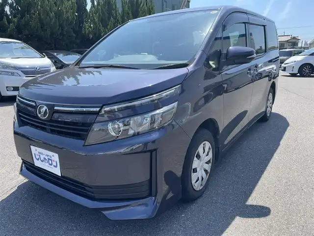 トヨタ ヴォクシー X 和歌山県 2015(平27)年 10.4万km ダークバイオレットマイカメタリック (株)IDOMが運営する【じしゃロン和歌山店】の自社ローン専用車両になります。こちらは現金またはオートローンご利用時の価格です。自社ローンご希望の方は別途その旨お申付け下さい/純正SDナビ/（AM/FM/SD/CD/DVD/BT)/フルセグTV/バックカメラ/ビルトインETC/プッシュスタート/アイドリングストップ/ドアバイザー/フロアマット