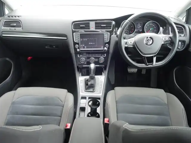 フォルクスワーゲン ゴルフ TSI ハイライン BMテクノ 静岡県 2014(平26)年 10.9万km 白 メーカー純正8インチSDナビ/　CD/DVD/SD/BT/USB/地デジ／バックカメラ/ビルトインETC/衝突軽減ブレーキ/レーダークルーズコントロール/電動パーキング／オートホールド/リモコンキー/プッシュスタート/HIDヘッドライト/トノカバー/純正フロアマット/取扱説明書/保証書