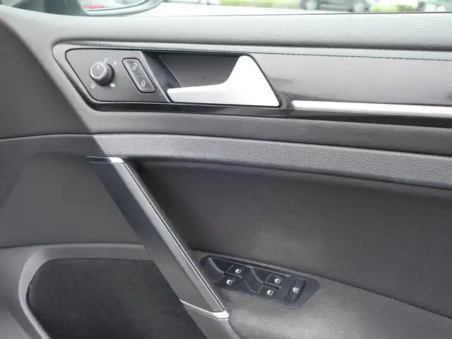 フォルクスワーゲン ゴルフ TSI ハイライン BMテクノ 静岡県 2014(平26)年 10.9万km 白 メーカー純正8インチSDナビ/　CD/DVD/SD/BT/USB/地デジ／バックカメラ/ビルトインETC/衝突軽減ブレーキ/レーダークルーズコントロール/電動パーキング／オートホールド/リモコンキー/プッシュスタート/HIDヘッドライト/トノカバー/純正フロアマット/取扱説明書/保証書