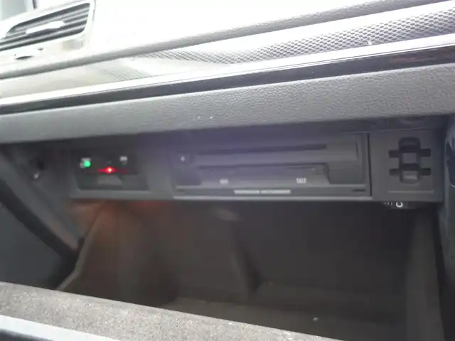 フォルクスワーゲン ゴルフ TSI ハイライン BMテクノ 静岡県 2014(平26)年 10.9万km 白 メーカー純正8インチSDナビ/　CD/DVD/SD/BT/USB/地デジ／バックカメラ/ビルトインETC/衝突軽減ブレーキ/レーダークルーズコントロール/電動パーキング／オートホールド/リモコンキー/プッシュスタート/HIDヘッドライト/トノカバー/純正フロアマット/取扱説明書/保証書