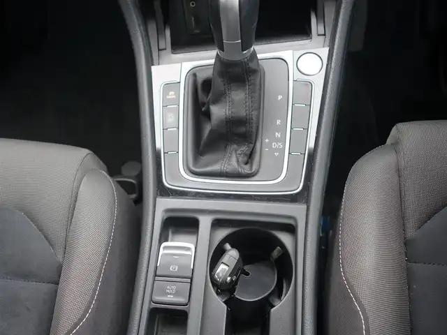 フォルクスワーゲン ゴルフ TSI ハイライン BMテクノ 静岡県 2014(平26)年 10.9万km 白 メーカー純正8インチSDナビ/　CD/DVD/SD/BT/USB/地デジ／バックカメラ/ビルトインETC/衝突軽減ブレーキ/レーダークルーズコントロール/電動パーキング／オートホールド/リモコンキー/プッシュスタート/HIDヘッドライト/トノカバー/純正フロアマット/取扱説明書/保証書
