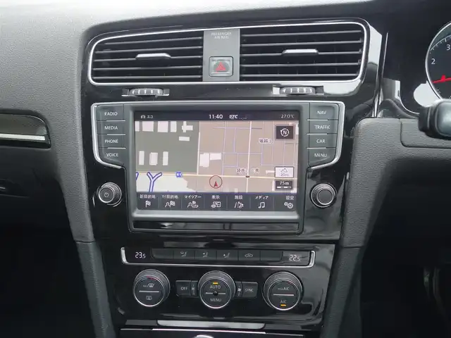 フォルクスワーゲン ゴルフ TSI ハイライン BMテクノ 静岡県 2014(平26)年 10.9万km 白 メーカー純正8インチSDナビ/　CD/DVD/SD/BT/USB/地デジ／バックカメラ/ビルトインETC/衝突軽減ブレーキ/レーダークルーズコントロール/電動パーキング／オートホールド/リモコンキー/プッシュスタート/HIDヘッドライト/トノカバー/純正フロアマット/取扱説明書/保証書