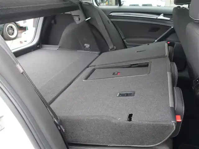 フォルクスワーゲン ゴルフ TSI ハイライン BMテクノ 静岡県 2014(平26)年 10.9万km 白 メーカー純正8インチSDナビ/　CD/DVD/SD/BT/USB/地デジ／バックカメラ/ビルトインETC/衝突軽減ブレーキ/レーダークルーズコントロール/電動パーキング／オートホールド/リモコンキー/プッシュスタート/HIDヘッドライト/トノカバー/純正フロアマット/取扱説明書/保証書