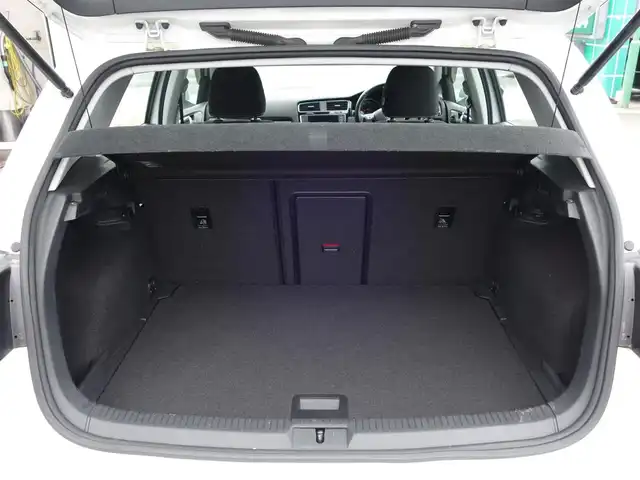 フォルクスワーゲン ゴルフ TSI ハイライン BMテクノ 静岡県 2014(平26)年 10.9万km 白 メーカー純正8インチSDナビ/　CD/DVD/SD/BT/USB/地デジ／バックカメラ/ビルトインETC/衝突軽減ブレーキ/レーダークルーズコントロール/電動パーキング／オートホールド/リモコンキー/プッシュスタート/HIDヘッドライト/トノカバー/純正フロアマット/取扱説明書/保証書