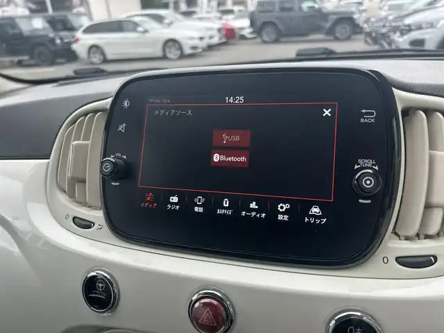 フィアット ５００ 香川県 2020(令2)年 3.9万km 白 純正ディスプレイオーディオ/Carplay/Bカメラ/ETC/ドライブレコーダー/革巻きステアリング/ステアリングスイッチ/リモコンキー/スタッドレスタイヤ4本ホイール付き積み込み