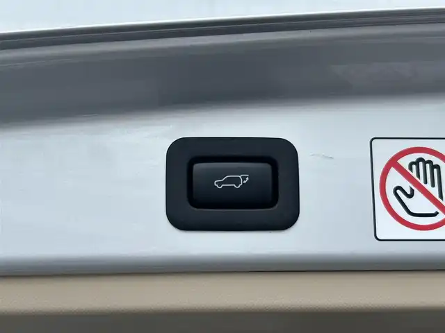 トヨタ エスティマ G 東京都 2014(平26)年 6.8万km シルバーM 4WD/ワンオーナー/純正メモリナビ/・フルセグTV/Bluetooth/USB/アラウンドビューモニター/クルーズコントロール/横滑り防止装置/盗難防止装置/両側パワースライドドア/電動リアゲート/純正革製シートカバー/ダブルオートエアコン/ナノイー/スペアキー1本/純正17インチホイール/取扱説明書/保証書