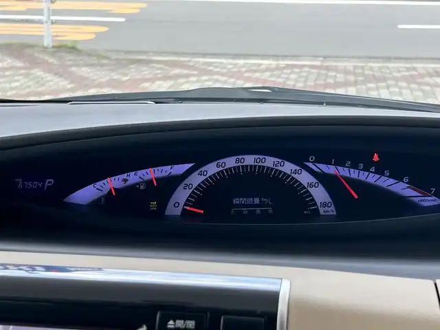 トヨタ エスティマ G 東京都 2014(平26)年 6.8万km シルバーM 4WD/ワンオーナー/純正メモリナビ/・フルセグTV/Bluetooth/USB/アラウンドビューモニター/クルーズコントロール/横滑り防止装置/盗難防止装置/両側パワースライドドア/電動リアゲート/純正革製シートカバー/ダブルオートエアコン/ナノイー/スペアキー1本/純正17インチホイール/取扱説明書/保証書