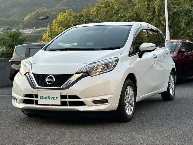 日産 ノート X Vセレクション 長崎県 2020(令2)年 1.5万km ブリリアントホワイトパール ワンオーナー/社外SDナビ(FM/AM/BTオーディオ/フルセグTV/iPod/USB/SD/DISC)/SRSエアバッグ/インテリジェントルームミラー/ステアリングスイッチ/ヒルスタートアシスト/イモビライザー/インテリジェントエマージェンシーブレーキ/LDW/VDC/インテリジェントクルーズコントロール/インテリジェントアラウンドビューモニター/プッシュスタート/スマートキー/純正フロアマット/ドアバイザー/オートライト/純正14インチAW/アイドリングストップ/COMTECドラレコ/ETC/取扱説明書/保証書/ナビ取扱説明書