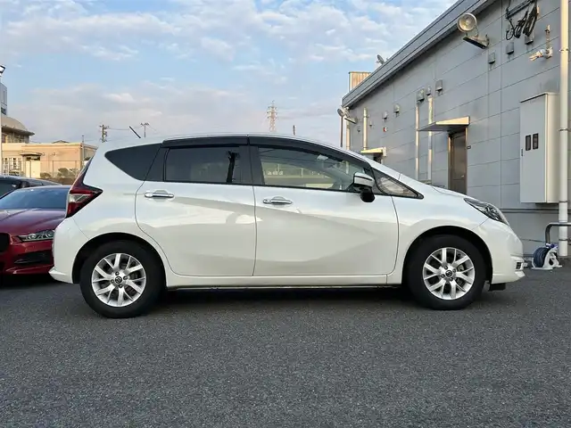 日産 ノート X Vセレクション 長崎県 2020(令2)年 1.5万km ブリリアントホワイトパール ワンオーナー/社外SDナビ(FM/AM/BTオーディオ/フルセグTV/iPod/USB/SD/DISC)/SRSエアバッグ/インテリジェントルームミラー/ステアリングスイッチ/ヒルスタートアシスト/イモビライザー/インテリジェントエマージェンシーブレーキ/LDW/VDC/インテリジェントクルーズコントロール/インテリジェントアラウンドビューモニター/プッシュスタート/スマートキー/純正フロアマット/ドアバイザー/オートライト/純正14インチAW/アイドリングストップ/COMTECドラレコ/ETC/取扱説明書/保証書/ナビ取扱説明書
