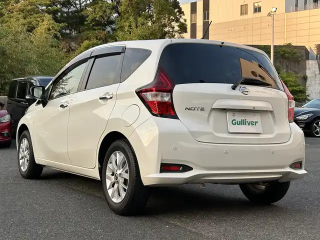 日産 ノート X Vセレクション 長崎県 2020(令2)年 1.5万km ブリリアントホワイトパール ワンオーナー/社外SDナビ(FM/AM/BTオーディオ/フルセグTV/iPod/USB/SD/DISC)/SRSエアバッグ/インテリジェントルームミラー/ステアリングスイッチ/ヒルスタートアシスト/イモビライザー/インテリジェントエマージェンシーブレーキ/LDW/VDC/インテリジェントクルーズコントロール/インテリジェントアラウンドビューモニター/プッシュスタート/スマートキー/純正フロアマット/ドアバイザー/オートライト/純正14インチAW/アイドリングストップ/COMTECドラレコ/ETC/取扱説明書/保証書/ナビ取扱説明書