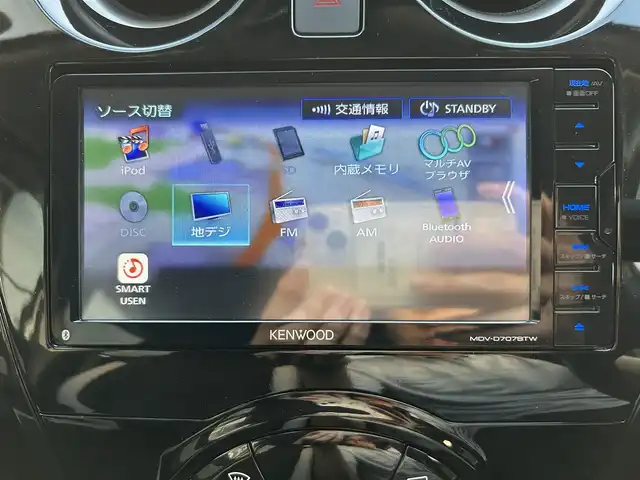 日産 ノート X Vセレクション 長崎県 2020(令2)年 1.5万km ブリリアントホワイトパール ワンオーナー/社外SDナビ(FM/AM/BTオーディオ/フルセグTV/iPod/USB/SD/DISC)/SRSエアバッグ/インテリジェントルームミラー/ステアリングスイッチ/ヒルスタートアシスト/イモビライザー/インテリジェントエマージェンシーブレーキ/LDW/VDC/インテリジェントクルーズコントロール/インテリジェントアラウンドビューモニター/プッシュスタート/スマートキー/純正フロアマット/ドアバイザー/オートライト/純正14インチAW/アイドリングストップ/COMTECドラレコ/ETC/取扱説明書/保証書/ナビ取扱説明書