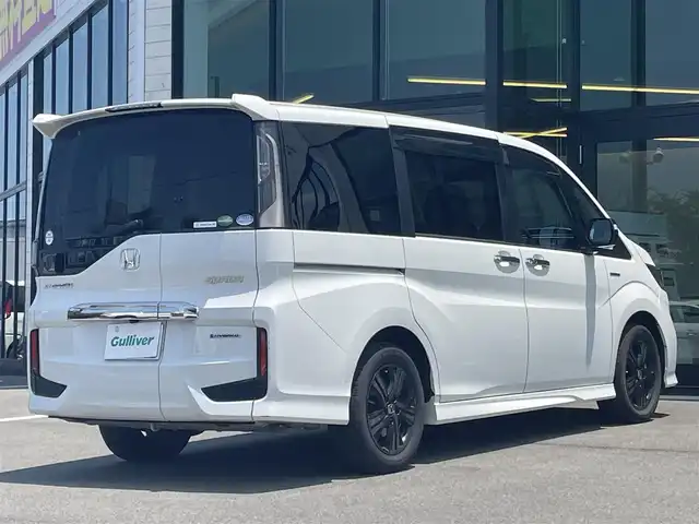 ホンダ ステップワゴン スパーダ ハイブリッド G EX ホンダセンシング 愛媛県 2019(令1)年 6.8万km プラチナホワイトパール 純正9インチナビ（Bluetooth/SD/CD/DVD/AppleCarPlay/AndroidAuto/フルセグTV)/前後ドライブレコーダー/バックカメラ/ビルドインETC/両側パワースライドドア/シートヒーター/ハーフレザーシート/Honda SENSING/・衝突軽減ブレーキ（CMBS）/・誤発進抑制機能/・歩行者事故低減ステアリング/・路外逸脱抑制機能/・渋滞追従機能付アダプティブクルーズコントロール（ACC）/・車線維持支援システム（LKAS）/・先行車発進お知らせ機能/・標識認識機能/・後方誤発進抑制機能/純正16インチアルミホイール/純正フロアマット/ドアバイザー/LEDヘッドライト/フォグランプ/スペアキー1本/スマートキー/取扱説明書/保証書