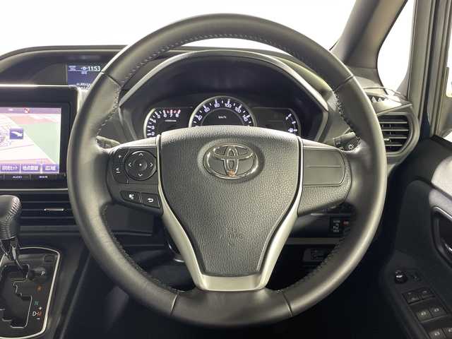 トヨタ ヴォクシー ZS 煌 神奈川県 2015(平27)年 5.7万km ブラッキッシュアゲハガラスフレーク 純正9型ナビ/純正フリップダウン/革巻きステアリング/ECOモード/ウィンカーミラー/横滑り防止装置/純正フロアマット/純正ドアバイザー/純正アルミホイール/両側パワースライドドア/スマートキー/Autoライト/バックカメラ/アイドリングストップ/スペアキー/LEDヘッドライト/電動格納ミラー/フォグランプ/プッシュスタート