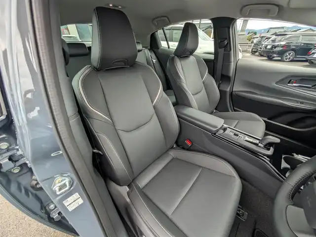 トヨタ プリウス Z 福井県 2025(令7)年 0.1万km グレー ワンオーナー車/純正19インチAW/全方位カメラ/12.3インチコネクトナビ/フルセグテレビ/パワーバックドア/運転席パワーシート/ベンチレーション/ステアリングヒーター/前後ドライブレコーダー/１００V充電/ETC2.0/全車速追従機能付クルーズコントロール/前後コーナーセンサー/自動駐車システム/レザーシート/シートヒーター・エアシート/衝突被害軽減システム/レーンキープアシスト/横滑り防止装置/盗難防止装置/SOSボタン/ダブル＋サイドエアバッグ/カーテンエアバッグ/純正フロアマット/スマートキー