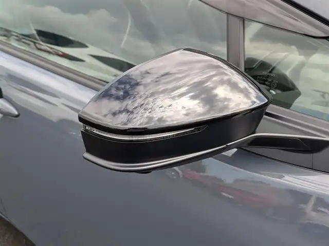 トヨタ プリウス Z 福井県 2025(令7)年 0.1万km グレー ワンオーナー車/純正19インチAW/全方位カメラ/12.3インチコネクトナビ/フルセグテレビ/パワーバックドア/運転席パワーシート/ベンチレーション/ステアリングヒーター/前後ドライブレコーダー/１００V充電/ETC2.0/全車速追従機能付クルーズコントロール/前後コーナーセンサー/自動駐車システム/レザーシート/シートヒーター・エアシート/衝突被害軽減システム/レーンキープアシスト/横滑り防止装置/盗難防止装置/SOSボタン/ダブル＋サイドエアバッグ/カーテンエアバッグ/純正フロアマット/スマートキー