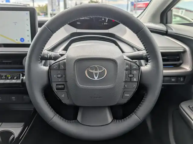 トヨタ プリウス Z 福井県 2025(令7)年 0.1万km グレー ワンオーナー車/純正19インチAW/全方位カメラ/12.3インチコネクトナビ/フルセグテレビ/パワーバックドア/運転席パワーシート/ベンチレーション/ステアリングヒーター/前後ドライブレコーダー/１００V充電/ETC2.0/全車速追従機能付クルーズコントロール/前後コーナーセンサー/自動駐車システム/レザーシート/シートヒーター・エアシート/衝突被害軽減システム/レーンキープアシスト/横滑り防止装置/盗難防止装置/SOSボタン/ダブル＋サイドエアバッグ/カーテンエアバッグ/純正フロアマット/スマートキー