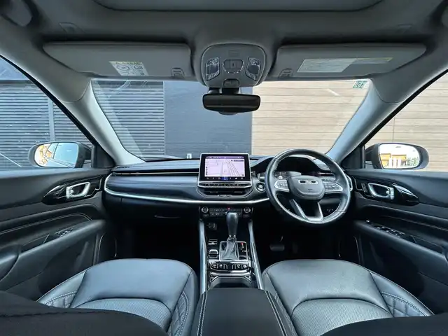 クライスラー・ジープ ジープ コマンダー リミテッド 宮崎県 2023(令5)年 0.8万km ブリリアントブラッククリスタル 純正10.1インチナビ/・Bluetooth/・CarPlay/・AM/FM/・USB端子/全方位カメラ/・バックカメラ/・フロントカメラ/・サイドカメラ/ETC2.0/ブラックレザーシート/・DN席シートヒーター/・DN席パワーシート/純正18インチアルミホイール/パノラミックサンルーフ/LEDライト/・オートライト/アダプティブクルーズコントロール/・レーンキープ/・前後コーナーセンサー/ダウンヒルアシストコントロール
