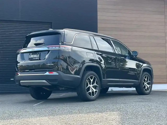 クライスラー・ジープ ジープ コマンダー リミテッド 宮崎県 2023(令5)年 0.8万km ブリリアントブラッククリスタル 純正10.1インチナビ/・Bluetooth/・CarPlay/・AM/FM/・USB端子/全方位カメラ/・バックカメラ/・フロントカメラ/・サイドカメラ/ETC2.0/ブラックレザーシート/・DN席シートヒーター/・DN席パワーシート/純正18インチアルミホイール/パノラミックサンルーフ/LEDライト/・オートライト/アダプティブクルーズコントロール/・レーンキープ/・前後コーナーセンサー/ダウンヒルアシストコントロール