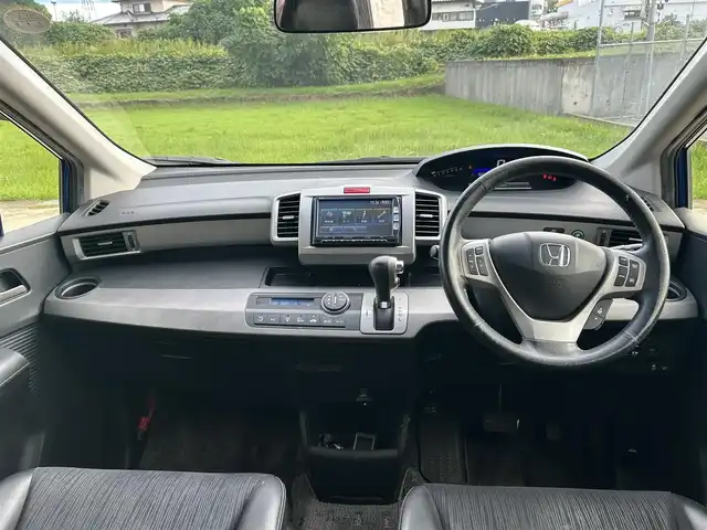 ホンダ フリード ハイブリット ジャストセレクション 長崎県 2012(平24)年 10.1万km コバルトブルーパール ワンオーナー/純正メモリナビ/（CD/DVD/BT/フルセグ）/バックカメラ/フリップダウンモニター/クルーズコントロール/両側パワースライドドア/ハーフレザーシート/オートライト/ETC/電動格納ミラー/純正15インチAW