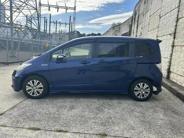 ホンダ フリード ハイブリット ジャストセレクション 長崎県 2012(平24)年 10.1万km コバルトブルーパール ワンオーナー/純正メモリナビ/（CD/DVD/BT/フルセグ）/バックカメラ/フリップダウンモニター/クルーズコントロール/両側パワースライドドア/ハーフレザーシート/オートライト/ETC/電動格納ミラー/純正15インチAW