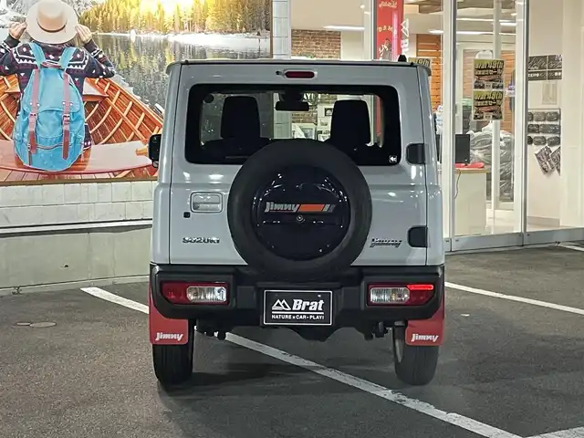 スズキ ジムニー XC 長野県 2023(令5)年 2万km ピュアホワイトP 切替４WDオートマ/ターボ/純正オプションサイドデカール/純正オプションスペアタイヤハーフカバーデカール/純正オプションマッドフラップ/クラリオンオーディオ（CD/FM/USB）/純正アルミホイール/純正フロアマット/前席シートヒーター/オートマチックハイビーム/オートライト/ヘッドライトウォッシャー/ダウンヒルアシストコントロール/衝突被害軽減システム/横滑り防止/ドアバイザー/プッシュスタート/スマートキー/取扱説明書/保証書/スペアキー