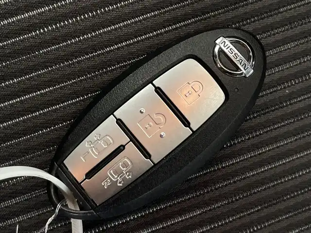 日産 セレナ e－パワー ハイウェイスター V 栃木県 2021(令3)年 1.6万km ダークメタルグレー SDナビ/（CD/DVD/Bluetooth/フルセグTV）/バックカメラ/全方位カメラ/プロパイロット/衝突軽減ブレーキ/ブラインドスポットモニター/前後コーナーセンサー/ETC/前後ドライブレコーダー/両側パワースライドドア/インテリジェントルームミラー/オートライト/LEDヘッドライト/横滑り防止装置/スマートキー/プッシュスタート/電動格納ミラー/純正アルミホイール/純正フロアマット