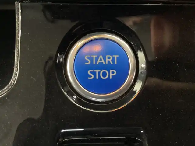 日産 セレナ e－パワー ハイウェイスター V 栃木県 2021(令3)年 1.6万km ダークメタルグレー SDナビ/（CD/DVD/Bluetooth/フルセグTV）/バックカメラ/全方位カメラ/プロパイロット/衝突軽減ブレーキ/ブラインドスポットモニター/前後コーナーセンサー/ETC/前後ドライブレコーダー/両側パワースライドドア/インテリジェントルームミラー/オートライト/LEDヘッドライト/横滑り防止装置/スマートキー/プッシュスタート/電動格納ミラー/純正アルミホイール/純正フロアマット