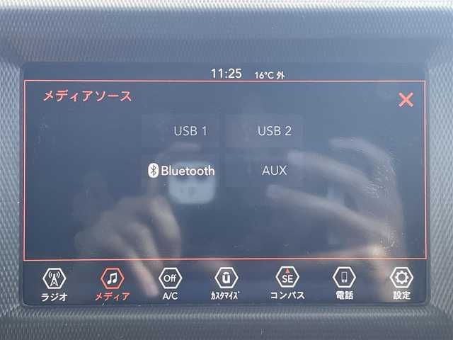 クライスラー・ジープ ジープ ラングラー アンリミテッド スポーツ 兵庫県 2019(令1)年 6.5万km 白 純正ナビ/Bluetooth接続/ETC/バック・サイドカメラ/クルーズコントロール/オートライト/コーナーセンサー/オープン/AUX/スマートキー/純正ゴムマット/フォグランプ/背面タイヤ