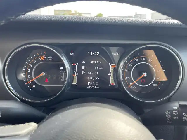 クライスラー・ジープ ジープ ラングラー アンリミテッド スポーツ 兵庫県 2019(令1)年 6.5万km 白 純正ナビ/Bluetooth接続/ETC/バック・サイドカメラ/クルーズコントロール/オートライト/コーナーセンサー/オープン/AUX/スマートキー/純正ゴムマット/フォグランプ/背面タイヤ