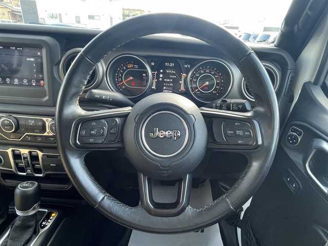 クライスラー・ジープ ジープ ラングラー アンリミテッド スポーツ 兵庫県 2019(令1)年 6.5万km 白 純正ナビ/Bluetooth接続/ETC/バック・サイドカメラ/クルーズコントロール/オートライト/コーナーセンサー/オープン/AUX/スマートキー/純正ゴムマット/フォグランプ/背面タイヤ