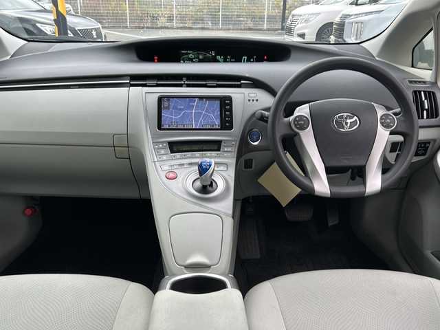 トヨタ プリウス S 岐阜県 2015(平27)年 4.4万km ホワイトパールクリスタルシャイン 登録時走行距離43452km/純正ＳＤナビ/フルセグＴＶ/プッシュスタート/バックカメラ/ドライブレコーダー/スマートキー/スペアキー/社外アルミホイール/Bluetooth接続/CDチェンジャー/禁煙車/ドアバイザー/ビルトインＥＴＣ/ＬＥＤヘッドライト/フロントフォグランプ/オートライト/アイドリングストップ