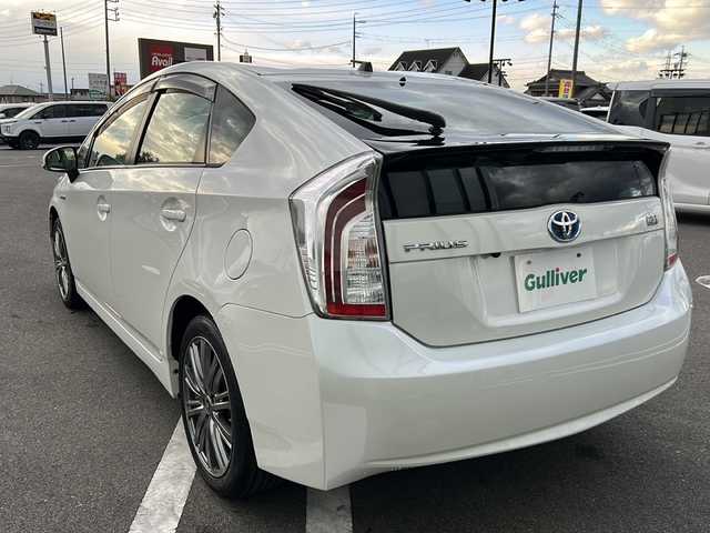 トヨタ プリウス S 岐阜県 2015(平27)年 4.4万km ホワイトパールクリスタルシャイン 登録時走行距離43452km/純正ＳＤナビ/フルセグＴＶ/プッシュスタート/バックカメラ/ドライブレコーダー/スマートキー/スペアキー/社外アルミホイール/Bluetooth接続/CDチェンジャー/禁煙車/ドアバイザー/ビルトインＥＴＣ/ＬＥＤヘッドライト/フロントフォグランプ/オートライト/アイドリングストップ