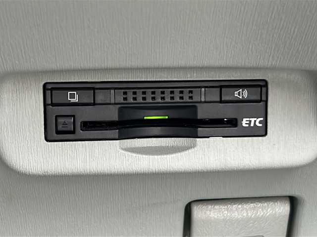 トヨタ プリウス S 岐阜県 2015(平27)年 4.4万km ホワイトパールクリスタルシャイン 登録時走行距離43452km/純正ＳＤナビ/フルセグＴＶ/プッシュスタート/バックカメラ/ドライブレコーダー/スマートキー/スペアキー/社外アルミホイール/Bluetooth接続/CDチェンジャー/禁煙車/ドアバイザー/ビルトインＥＴＣ/ＬＥＤヘッドライト/フロントフォグランプ/オートライト/アイドリングストップ