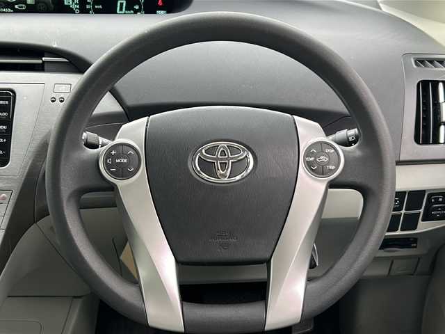 トヨタ プリウス S 岐阜県 2015(平27)年 4.4万km ホワイトパールクリスタルシャイン 登録時走行距離43452km/純正ＳＤナビ/フルセグＴＶ/プッシュスタート/バックカメラ/ドライブレコーダー/スマートキー/スペアキー/社外アルミホイール/Bluetooth接続/CDチェンジャー/禁煙車/ドアバイザー/ビルトインＥＴＣ/ＬＥＤヘッドライト/フロントフォグランプ/オートライト/アイドリングストップ