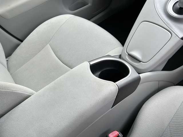 トヨタ プリウス S 岐阜県 2015(平27)年 4.4万km ホワイトパールクリスタルシャイン 登録時走行距離43452km/純正ＳＤナビ/フルセグＴＶ/プッシュスタート/バックカメラ/ドライブレコーダー/スマートキー/スペアキー/社外アルミホイール/Bluetooth接続/CDチェンジャー/禁煙車/ドアバイザー/ビルトインＥＴＣ/ＬＥＤヘッドライト/フロントフォグランプ/オートライト/アイドリングストップ