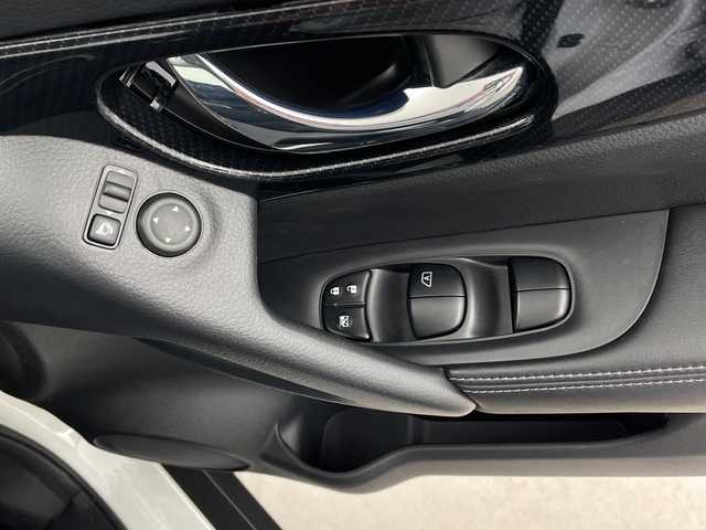 日産 エクストレイル 鹿児島県 2019(令1)年 3.6万km ブリリアントホワイトパール 社外ナビ/（フルセグ/Bluetooth/CD/DVD）/アラウンドビューモニター/プロパイロット/デジタルインナーミラー/パワースライドドア/ブラインドスポットモニター/シートヒーター/オートホールド/カプロンシート/電動パーキング/ＥＴＣ/革巻きステアリング/レーンキープアシスト/LEDヘッドライト/前後ドライブレコーダー/プッシュスタートボタン/パワーバックドア/アイドリングストップ/保証書/取扱説明書