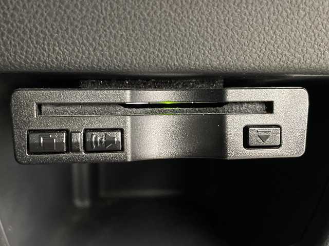 ダイハツ ウェイク G ターボ リミテッド SAⅢ 鹿児島県 2019(平31)年 3.3万km パールホワイトⅢ 純正SDナビ/（AM/FM/CD/DVD/Bluetooth/フルセグ）/両側パワースライドドア/パノラマモニター/ETC/ドライブレコーダー/スマートアシストIII/・衝突被害軽減ブレーキ/・車線逸脱警報/・誤発進抑制/・オートハイビーム/リアパーキングセンサー/LEDヘッドライト/革巻きステアリング/ステアリングスイッチ/レザー調シートカバー/リアサンシェード/純正15インチアルミホイール/スマートキー