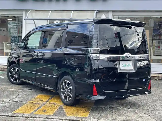 トヨタ ヴォクシー ZS 煌Ⅲ 神奈川県 2021(令3)年 1.9万km ブラック ワンオーナー/純正10インチメモリナビ/　（CD・DVD・Bluetooth）/フルセグTV/両側パワースライドドア/トヨタセーフティセンス/クルーズコントロール/ビルトインETC/LEDヘッドライト/LEDフォグライト/スマートキー×2/保証書/取扱説明書