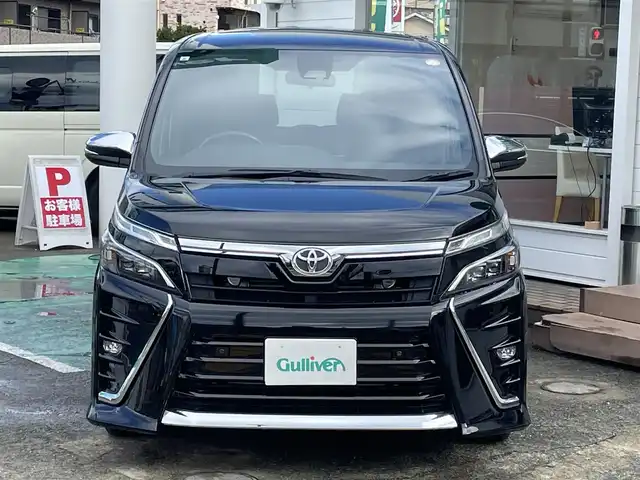 トヨタ ヴォクシー ZS 煌Ⅲ 神奈川県 2021(令3)年 1.9万km ブラック ワンオーナー/純正10インチメモリナビ/　（CD・DVD・Bluetooth）/フルセグTV/両側パワースライドドア/トヨタセーフティセンス/クルーズコントロール/ビルトインETC/LEDヘッドライト/LEDフォグライト/スマートキー×2/保証書/取扱説明書