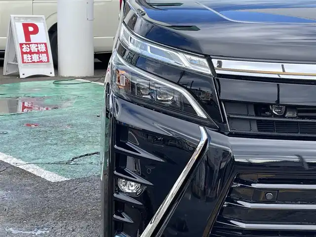 トヨタ ヴォクシー ZS 煌Ⅲ 神奈川県 2021(令3)年 1.9万km ブラック ワンオーナー/純正10インチメモリナビ/　（CD・DVD・Bluetooth）/フルセグTV/両側パワースライドドア/トヨタセーフティセンス/クルーズコントロール/ビルトインETC/LEDヘッドライト/LEDフォグライト/スマートキー×2/保証書/取扱説明書