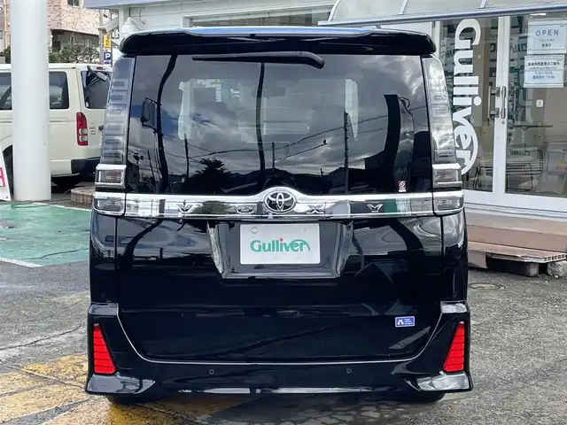 トヨタ ヴォクシー ZS 煌Ⅲ 神奈川県 2021(令3)年 1.9万km ブラック ワンオーナー/純正10インチメモリナビ/　（CD・DVD・Bluetooth）/フルセグTV/両側パワースライドドア/トヨタセーフティセンス/クルーズコントロール/ビルトインETC/LEDヘッドライト/LEDフォグライト/スマートキー×2/保証書/取扱説明書