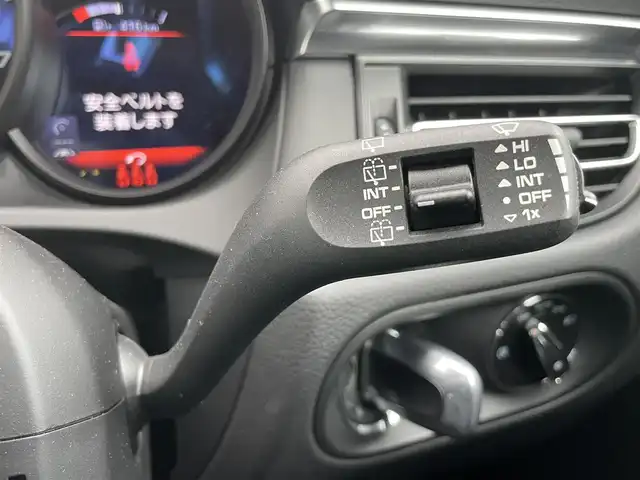 ポルシェ マカン 千葉県 2021(令3)年 4.2万km パール ・ワンオーナー/・サンルーフ/・純正ナビ/【AM/FM/Bluetooth】/・4WD/・レーダークルーズコントロール/・バックカメラ/フロント/サイド/全方位/・ダウンヒルアシストコントロール/・ハーフレザーシート/・パワーシート/・シートヒーター/・ETC2.0/・前後ドライブレコーダー/・前後コーナーセンサー/・レーンキープアシスト/・電動リアゲート/・スペアキー/・スマートキー/・純正アルミホイール/・純正フロアマット